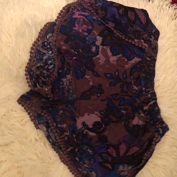 SHORTS 💗 - Picture 2 of 3